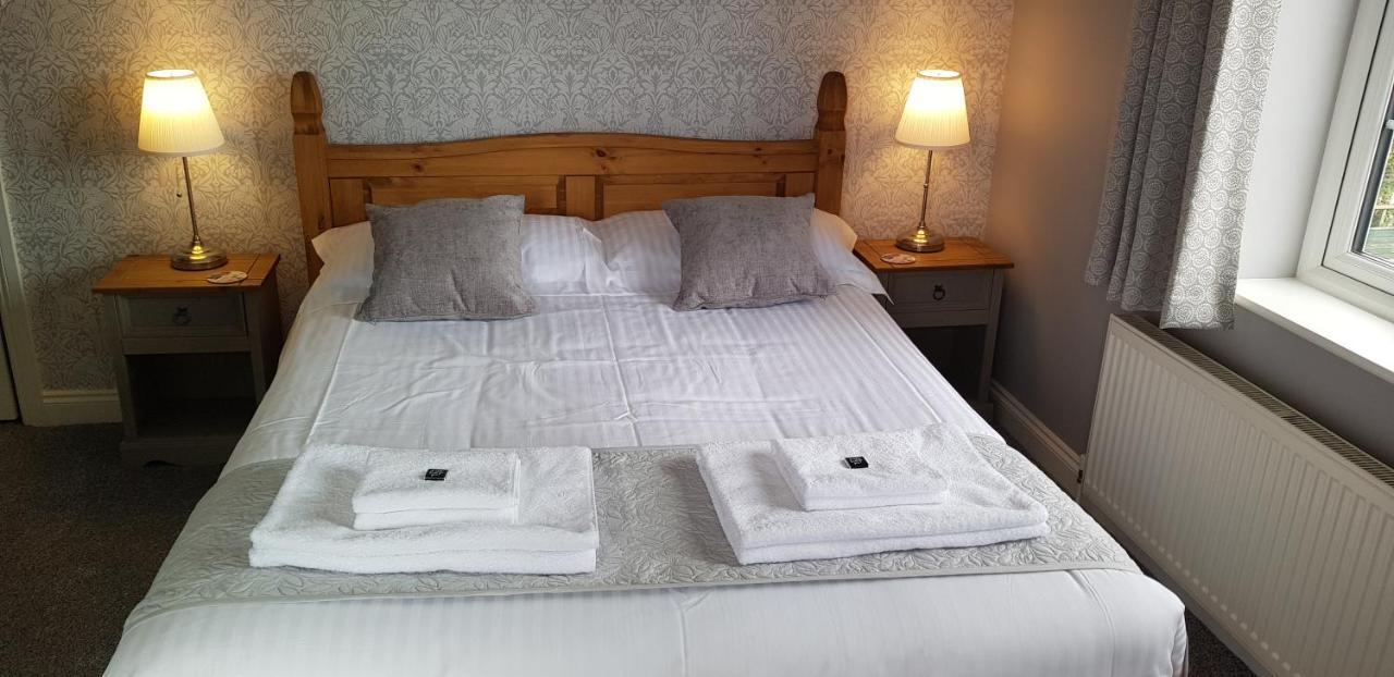 เฮนสเลห์ เฮาส์ Bed & Breakfast ชาร์มัธ ภายนอก รูปภาพ