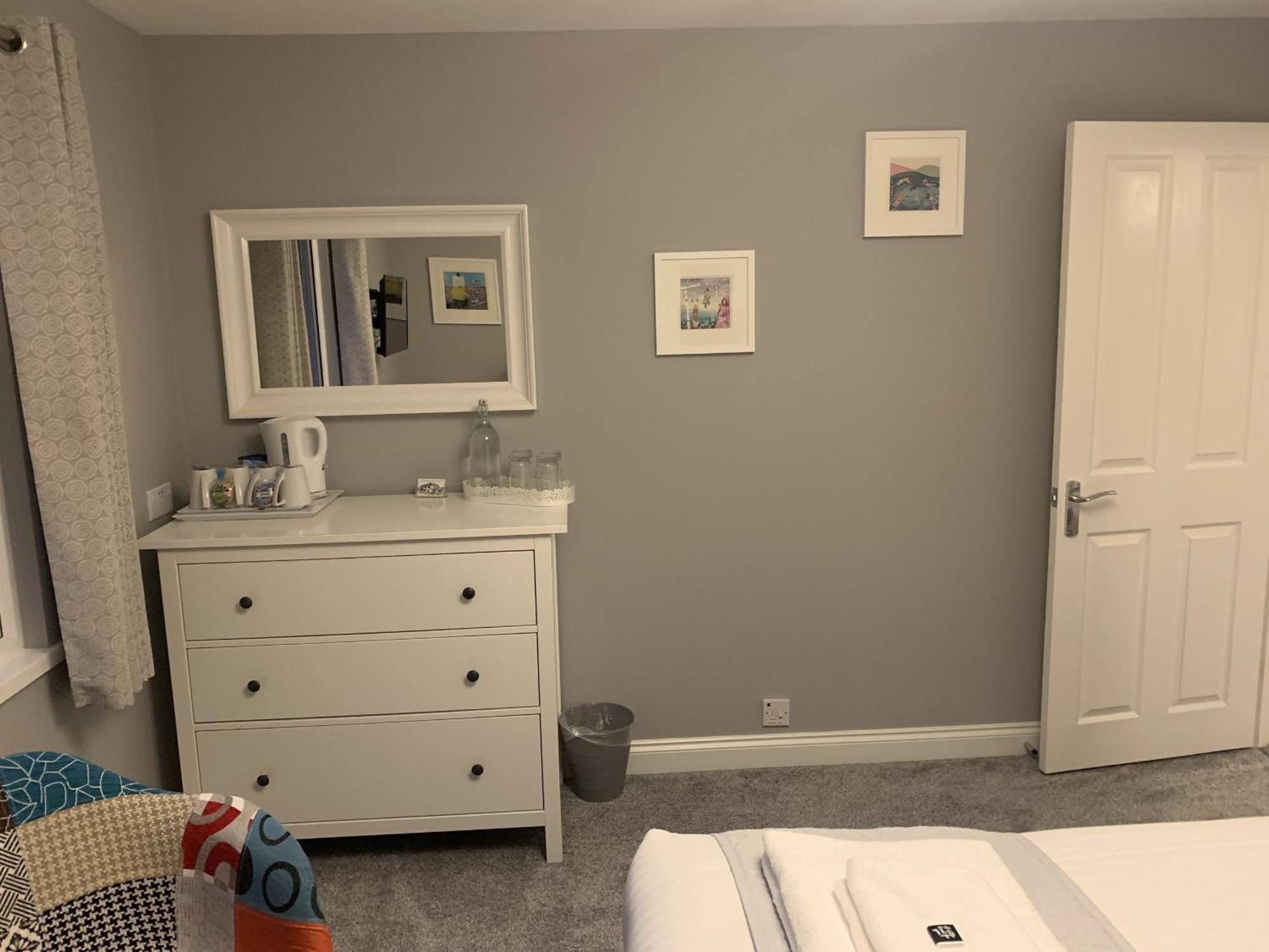 เฮนสเลห์ เฮาส์ Bed & Breakfast ชาร์มัธ ห้อง รูปภาพ
